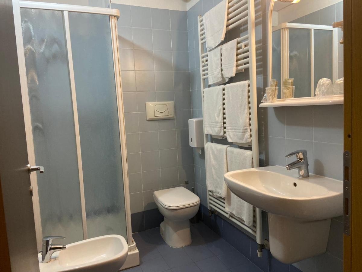 Hotel Santa Giulia Castenedolo Екстериор снимка
